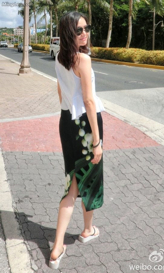 Liu Yuxi's flip-flops and beautiful legs and feet(1/3)