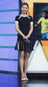 刘语熙主持世界杯节目《这就是世界波》每次换一套衣服