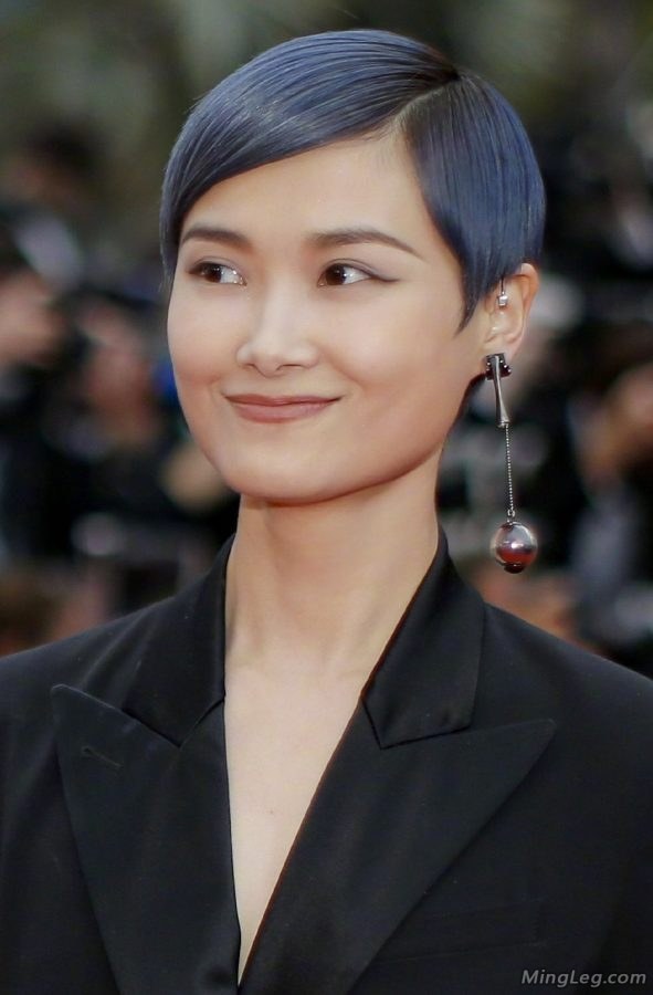 Do you feel Li Yuchun's black pantyhose on the red carpet?(7/9)