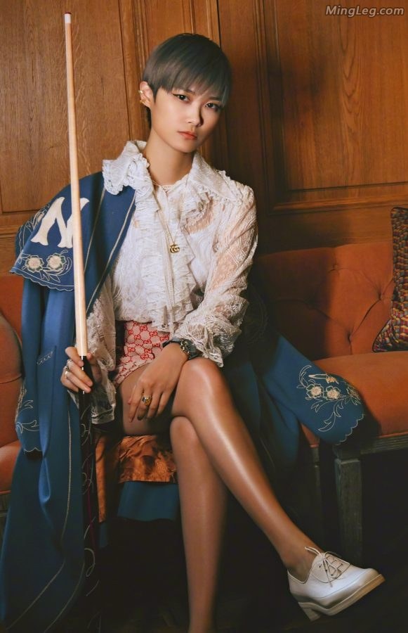 李宇春秀美腿渐渐有女人味了(4/8)