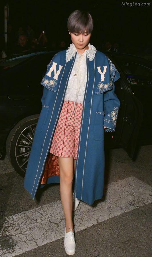 李宇春秀美腿渐渐有女人味了(5/8)