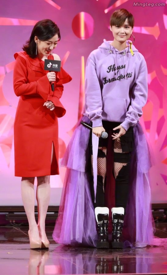李宇春破裤子黑丝网袜这是闹哪样(8/8)