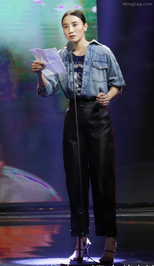 东北大妞宋佳细高跟白美足(8/8)