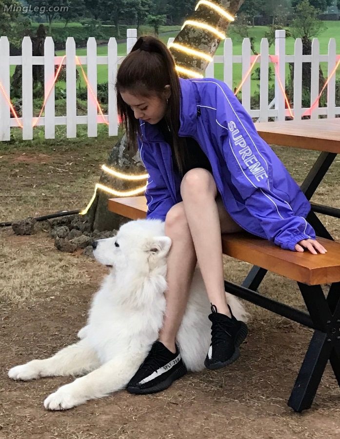 宋妍霏美腿有时候好像变成一只狗(1/2)