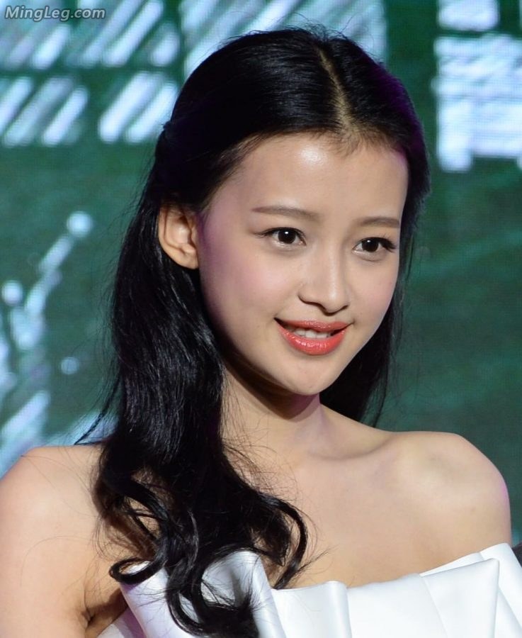 孙怡可爱清纯的小女生光着膀子踩着细高跟(5/6)