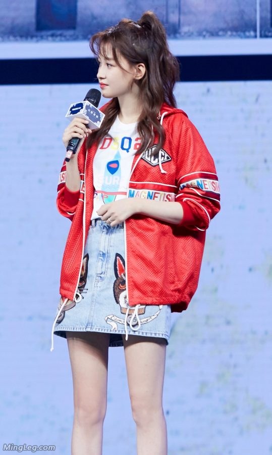 又发现了一个年轻的腿精孙怡(6/10)