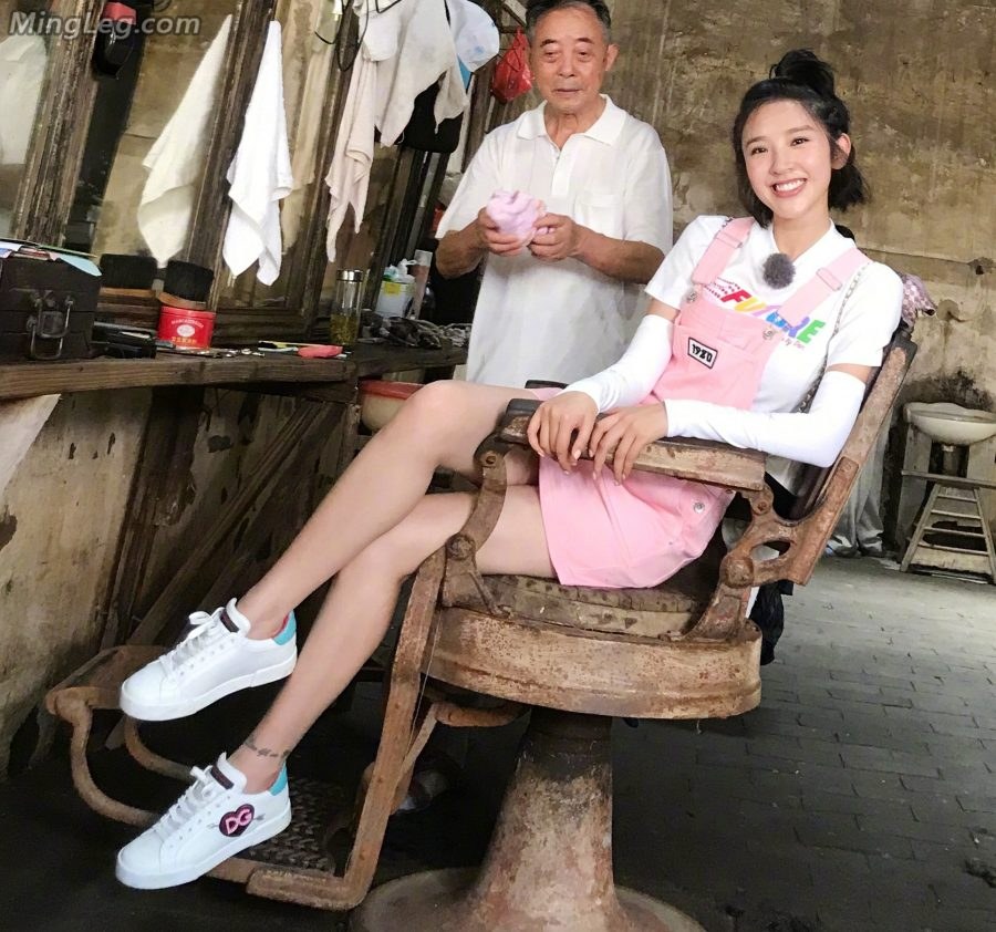 唐艺昕运动鞋玉腿什么事儿这么开心(3/3)