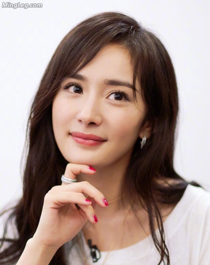 杨幂超短裙长腿美足确定是人间极品珍贵了(5/7)
