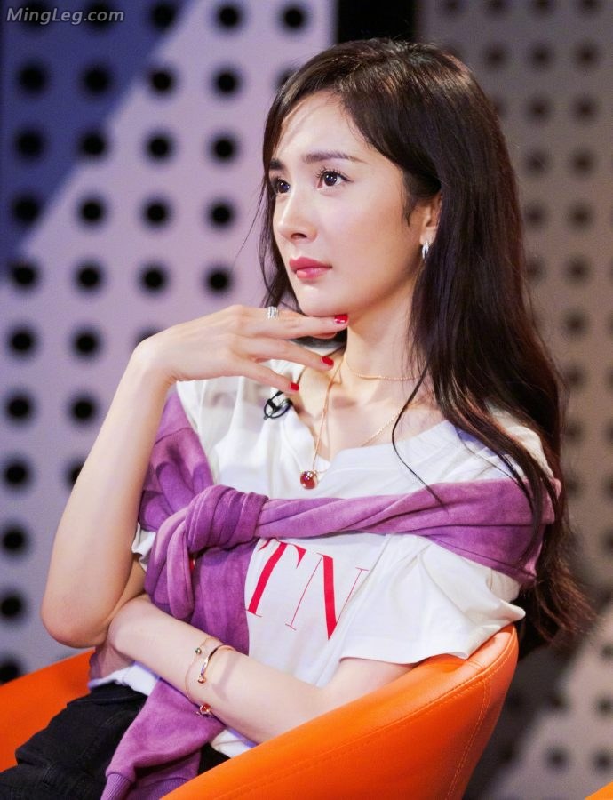 杨幂超短裙长腿美足确定是人间极品珍贵了(7/7)