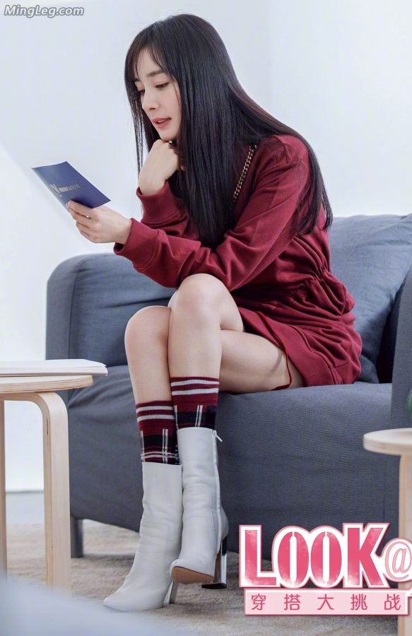 杨幂高跟靴子叠腿坐姿舒服优雅(1/2)