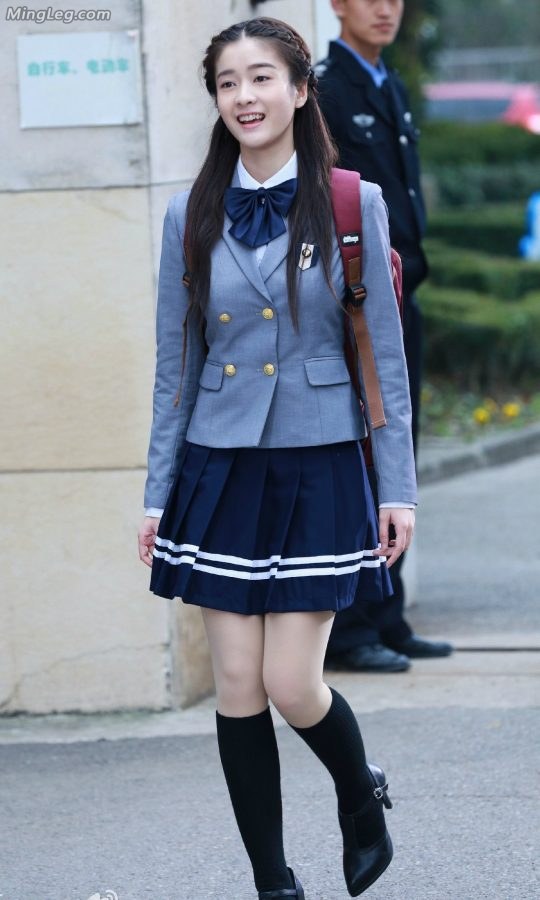 Zhang Xueying students put on high heels(1/5)