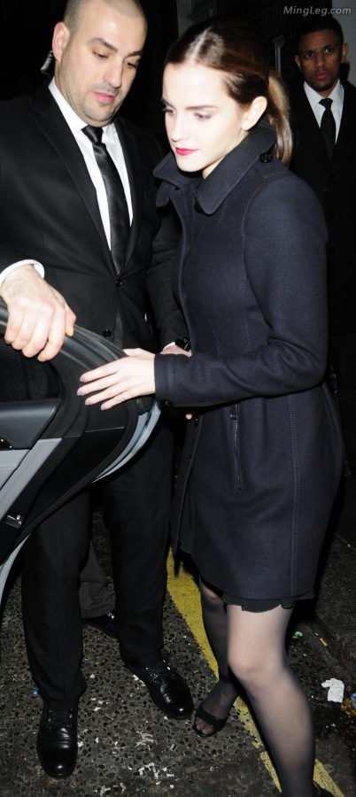 Emma Watson穿黑丝袜露脚趾外出(4/14)