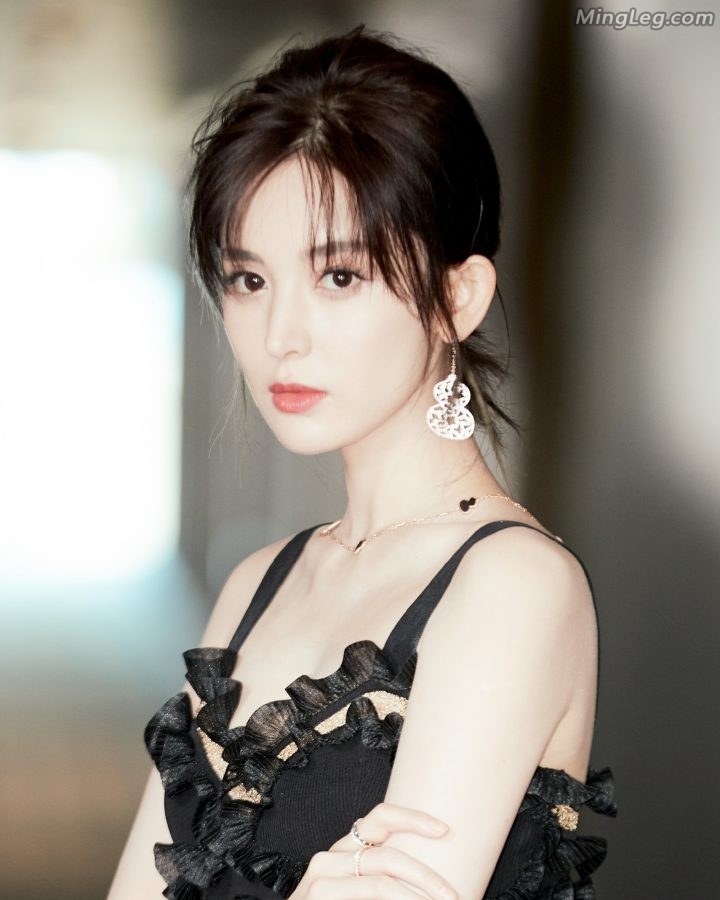 古力娜扎低胸美背玉美人(11/12)