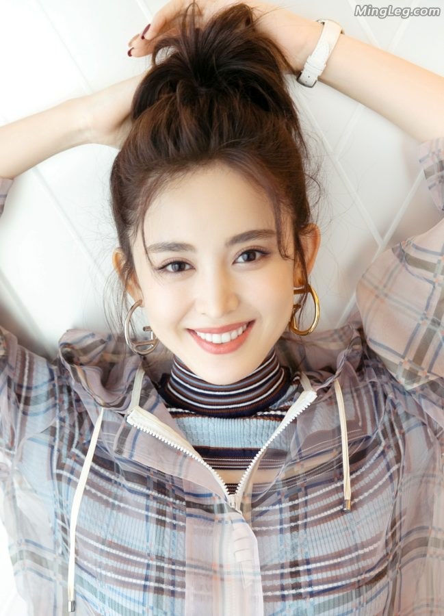 古力娜扎短花棉袜明星怎么穿都漂亮(3/16)