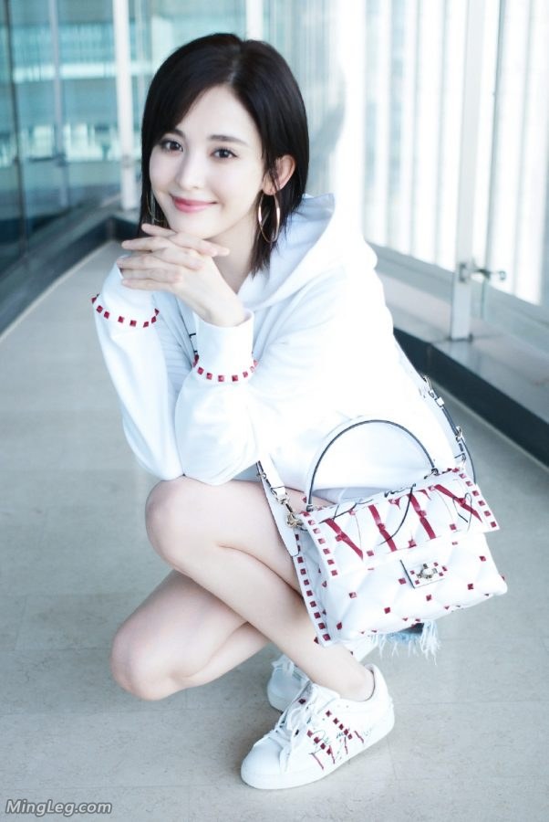古力娜扎精品修长白腿太美(1/9)