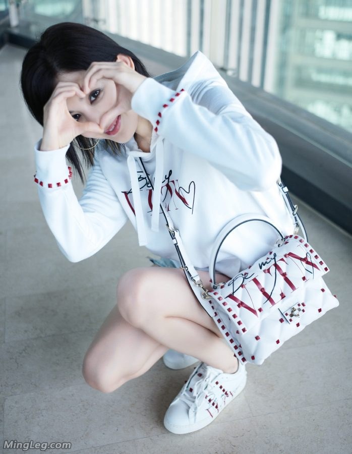 古力娜扎精品修长白腿太美(2/9)