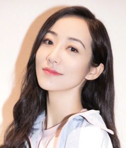 美女韩雪夏日清新运动风格越来越漂亮了
