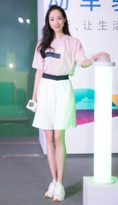 美女韩雪夏日清新运动风格越来越漂亮了