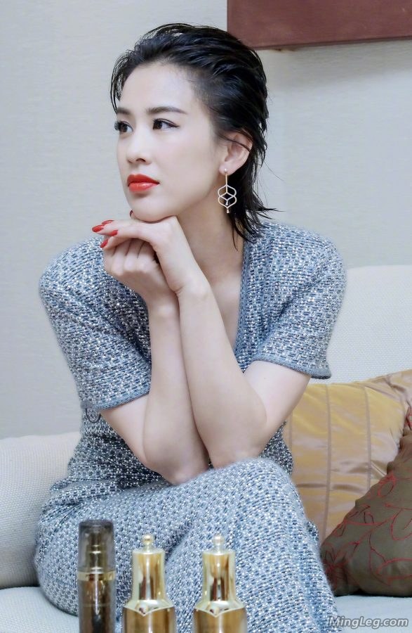 黄圣依现在是秀奶的时刻(3/3)