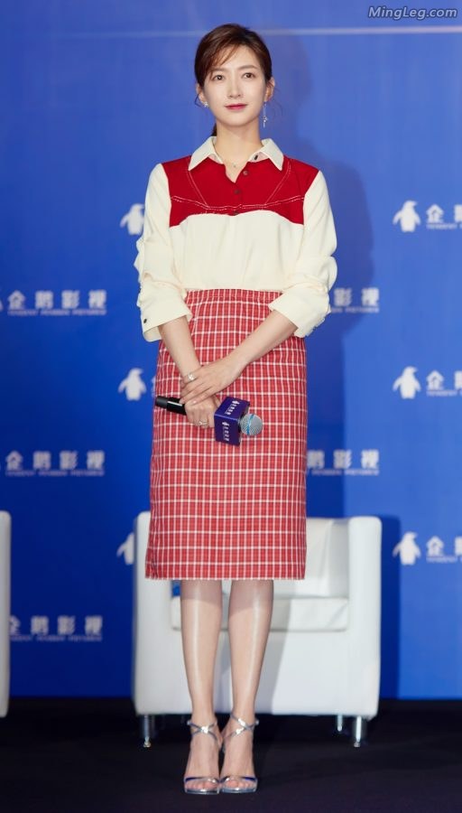 江疏影腿上涂了油吗这么亮(1/2)