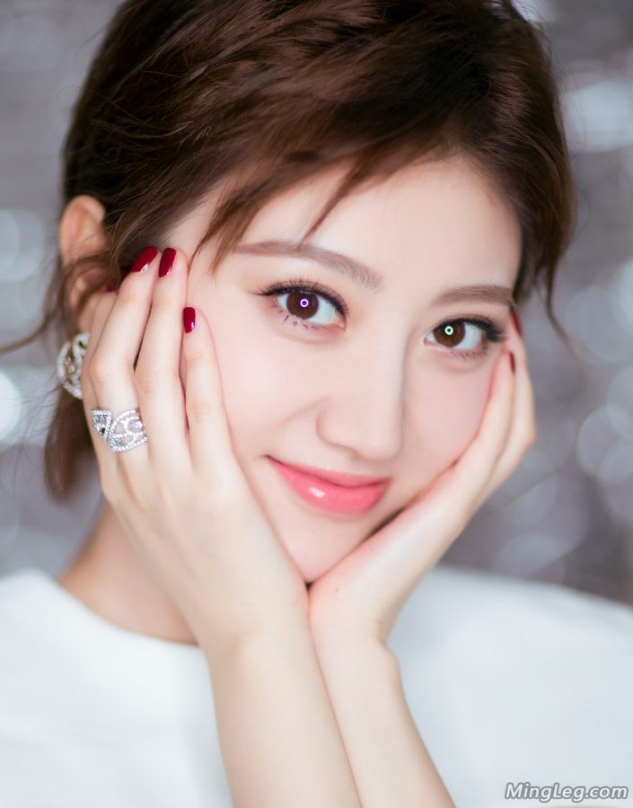 景甜小甜甜带美瞳的美腿小妞(9/9)