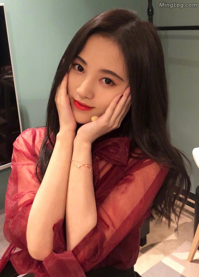 SNH48鞠婧祎好美的脸好长的腿(2/4)