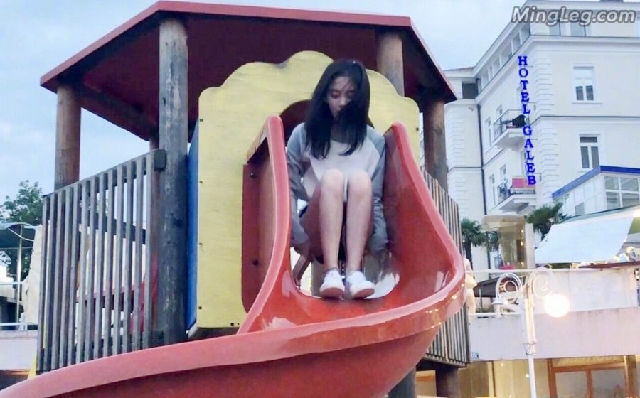 鞠婧祎玩滑梯跷跷板白腿看的流口水(5/7)