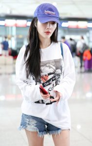 李小璐白嫩美腿机场真实拍摄
