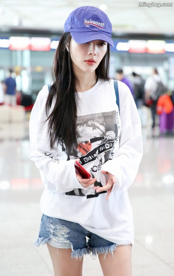 李小璐白嫩美腿机场真实拍摄(22/27)