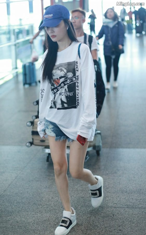 李小璐白嫩美腿机场真实拍摄(26/27)