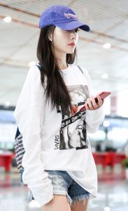 李小璐白嫩美腿机场真实拍摄
