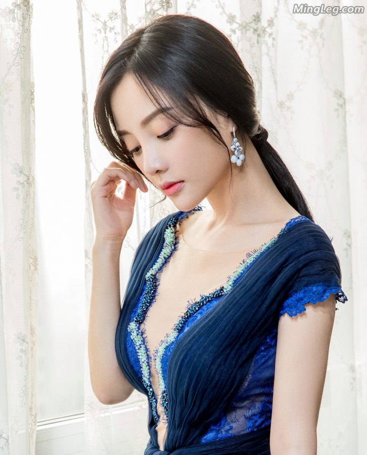 李小璐这篇不露腿就是看胸(7/9)