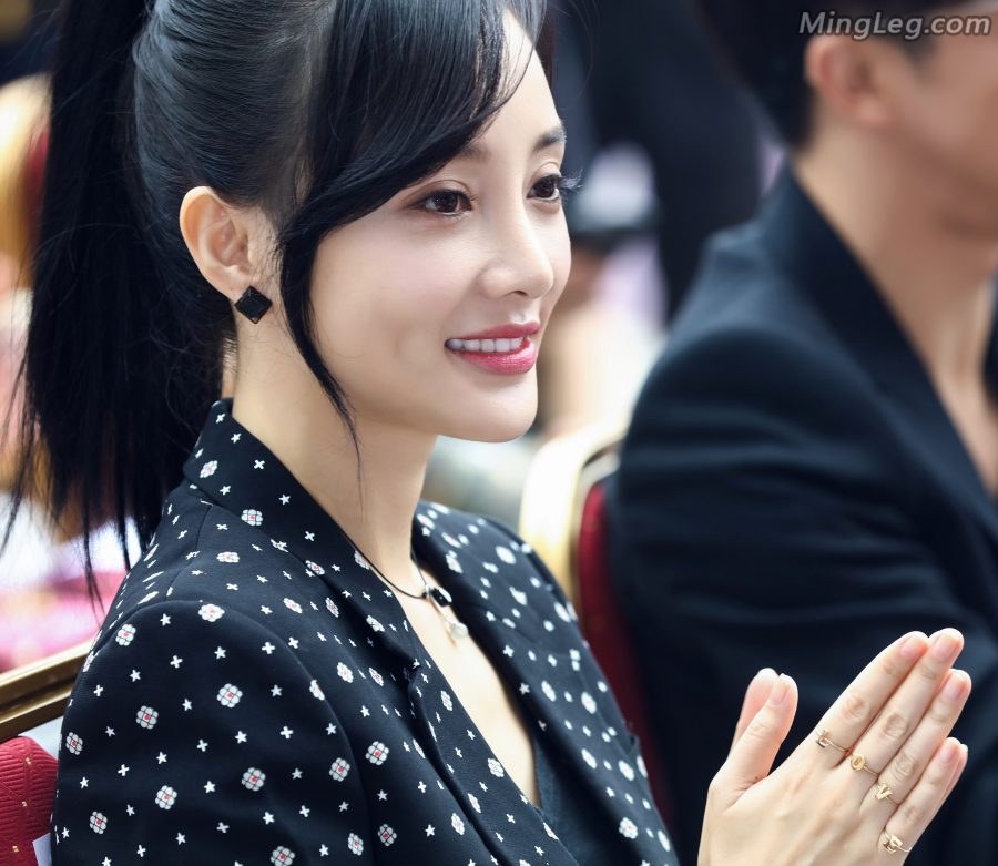光看李小璐的美脸就很受不了了(3/3)