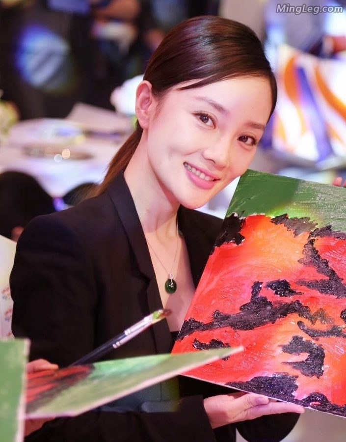 气质嫂子李小璐黑色西装高跟鞋(5/6)