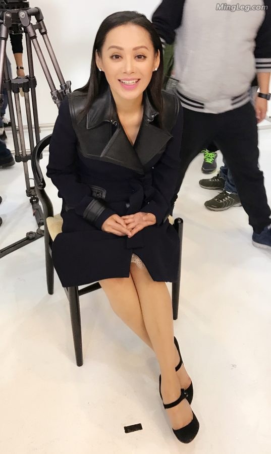 外向的明星大姐宁静腿上裹了超薄的肉丝袜(2/2)