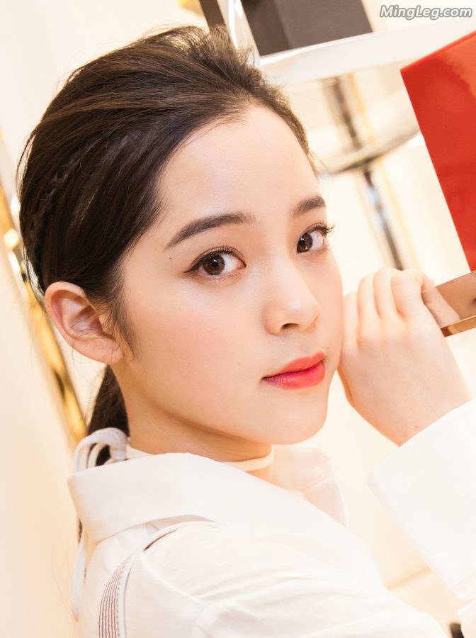 欧阳娜娜美丽的邻家小女生(2/4)
