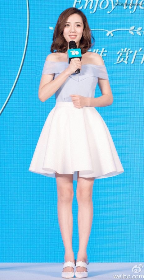 王晓晨高跟拖鞋代言光明乳业叫你来喝奶了(1/9)
