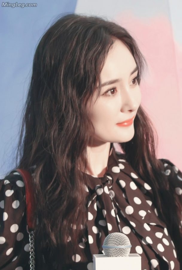 杨幂美腿玉足谁不希望拥有(13/20)