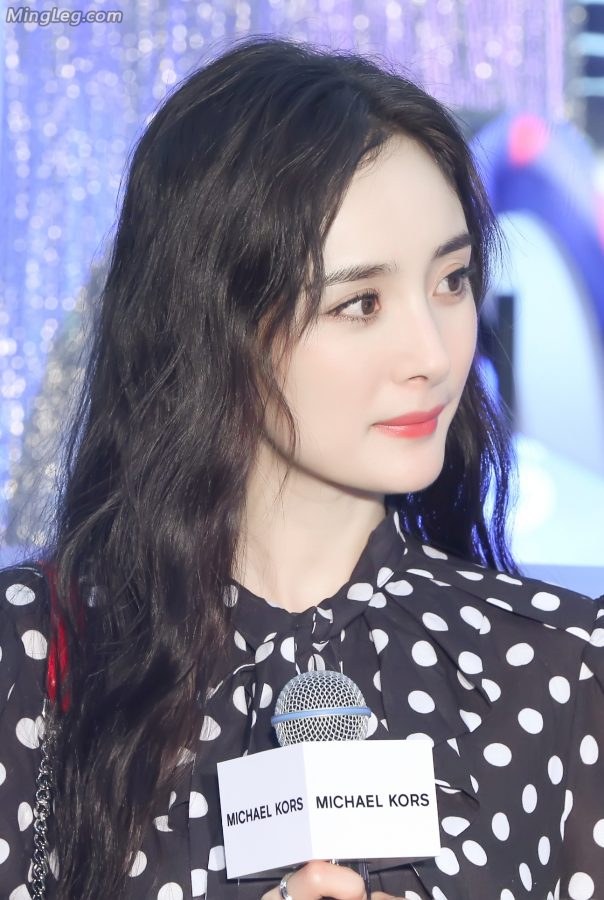 杨幂美腿玉足谁不希望拥有(14/20)