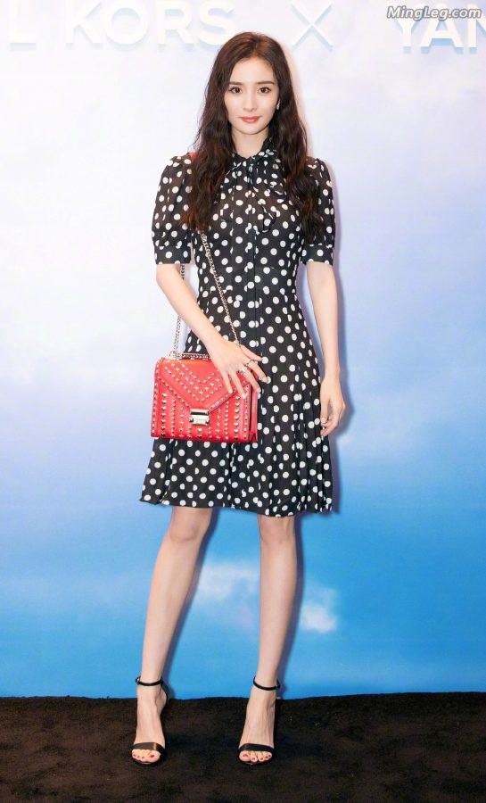杨幂美腿玉足谁不希望拥有(3/20)