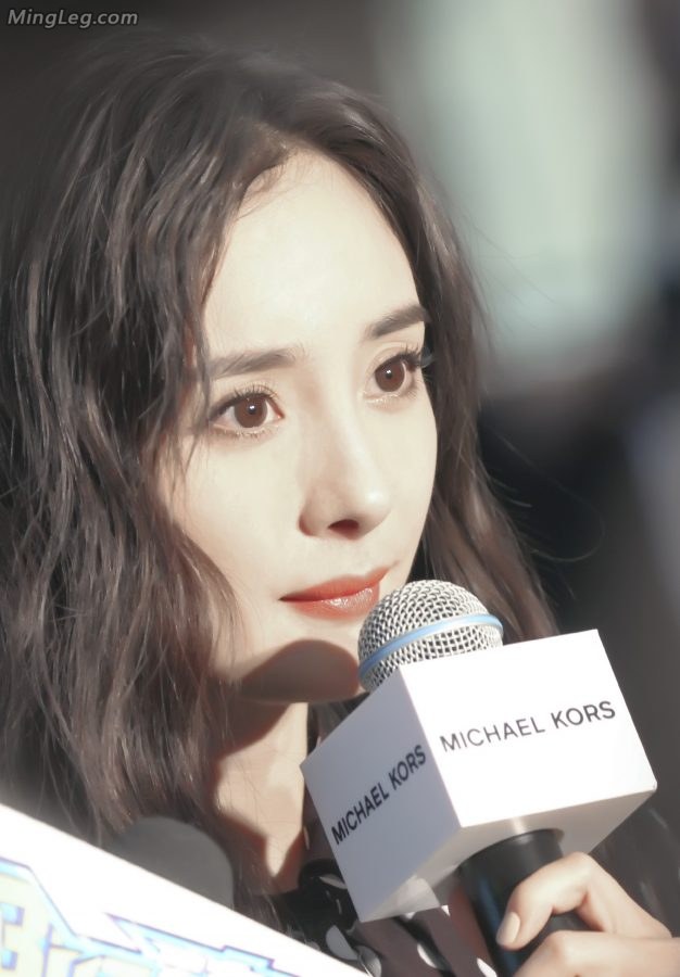 杨幂美腿玉足谁不希望拥有(17/20)