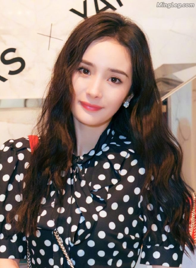 杨幂美腿玉足谁不希望拥有(6/20)