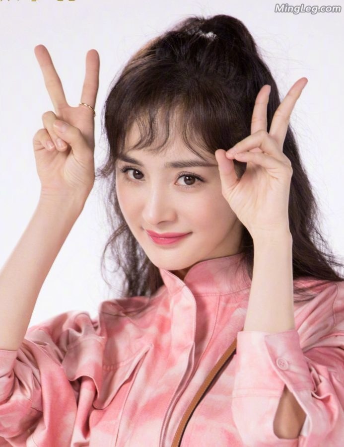 杨幂银色高跟美足越来越自信了(2/3)