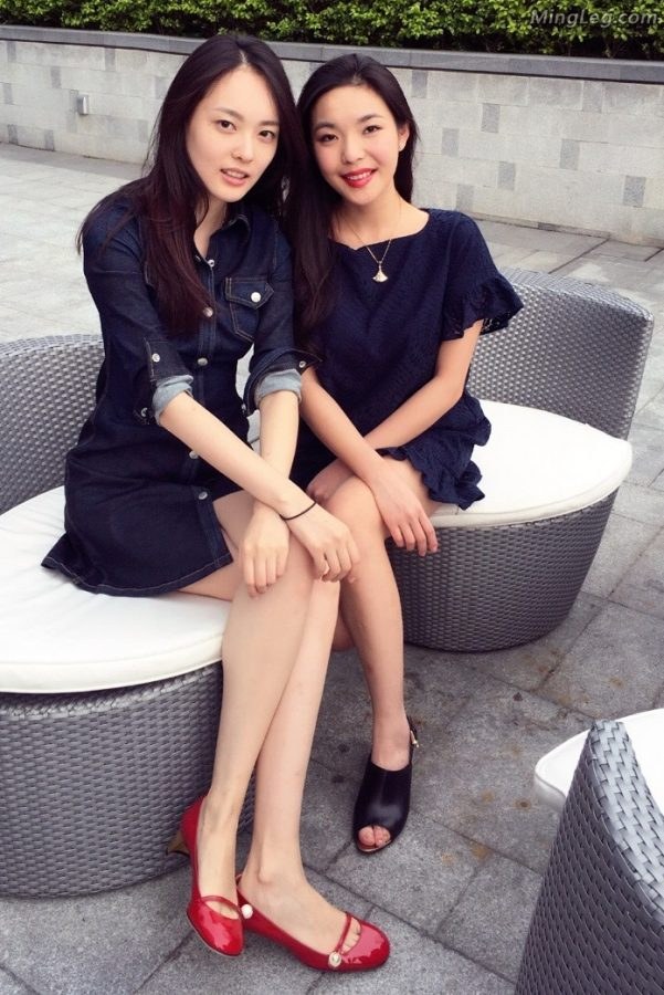 杨之楹生活中手机拍摄的腿(1/3)