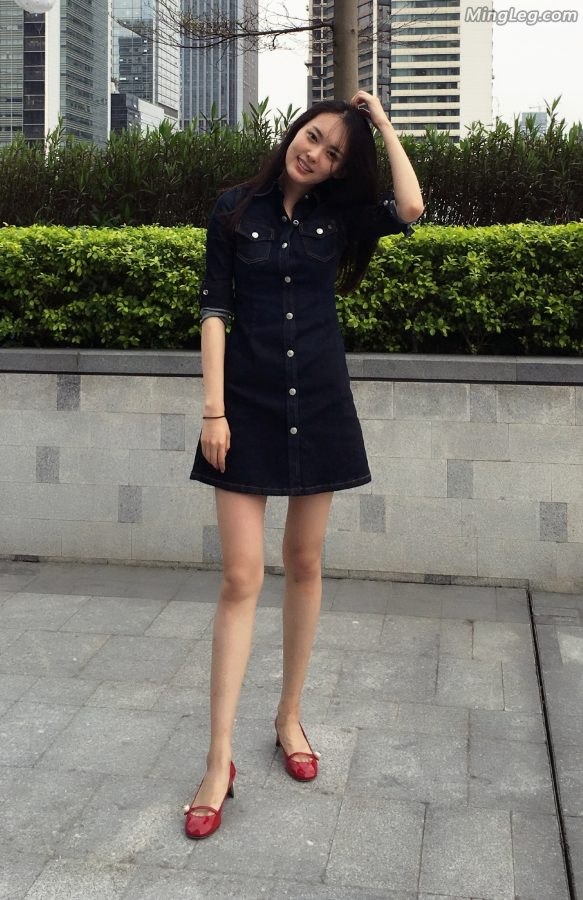 杨之楹生活中手机拍摄的腿(2/3)