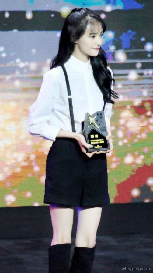 再来一套郑爽妹子的靴子纤细美腿(10/15)