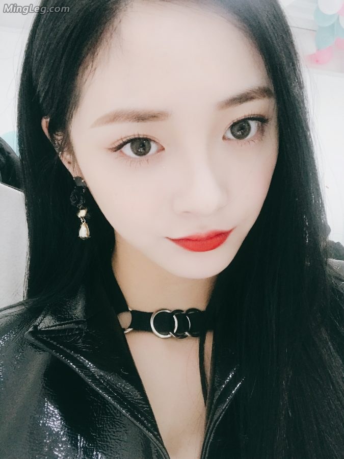 Zhou Jieqiong's beautiful legs with boots and no excess fat(5/6)