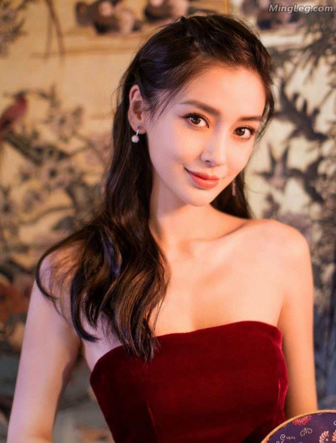 绝色美女Angelababy代言美图手机(1/15)
