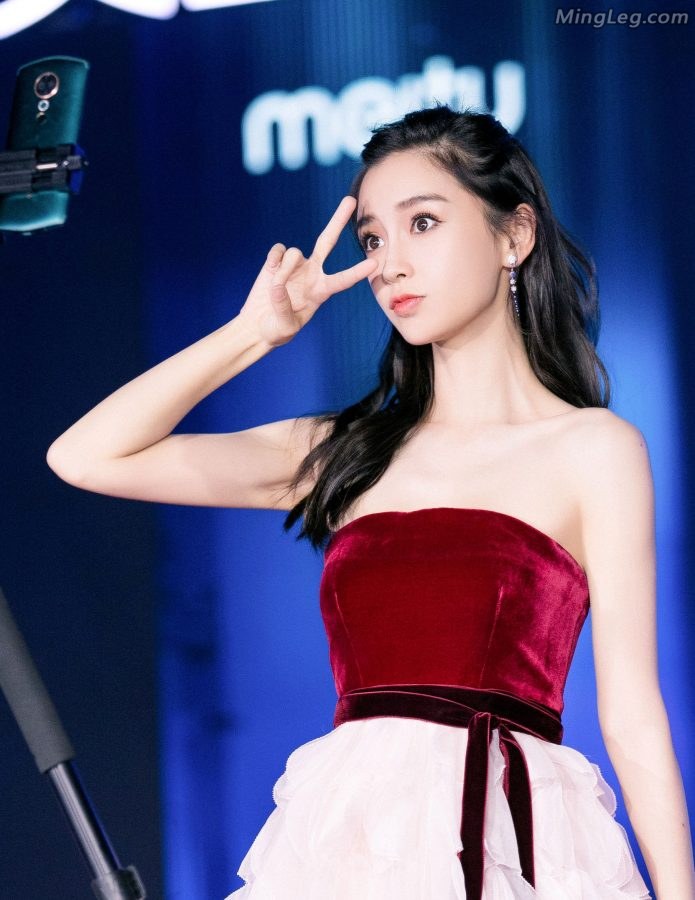 绝色美女Angelababy代言美图手机(15/15)
