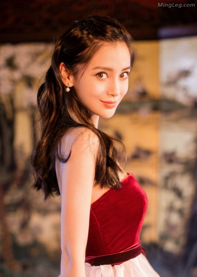 绝色美女Angelababy代言美图手机(2/15)